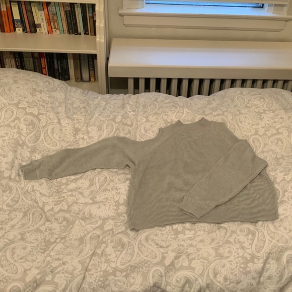 Open- shoulder sweater - Picture 2 of 3